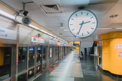 11点左右的黑白模拟挂钟